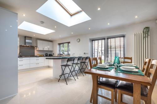 Hidden Gem - 6 Bedroom House near City Centre