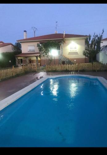  Chalet piscina privada Salamanca in 37181 Calvarrasa de Abajo
