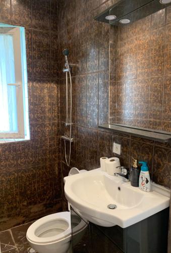 Bathroom, Maison et sa dependance ss voisinage dans les vergers de Montmorency in Saint-Brice-sous-Foret