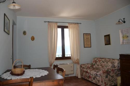 1 king bed, 1 sofa bed