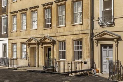 Georgian apartment located in the center of Bath.