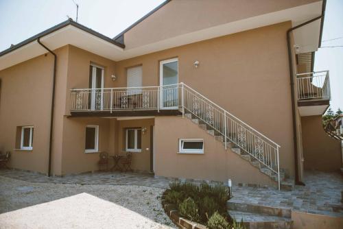 Ieeja, Affitta camere La Fenice di Folli Lorella in Muscoline