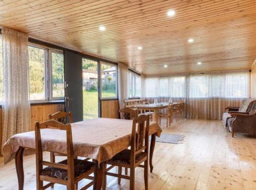 Guest House Naveriani