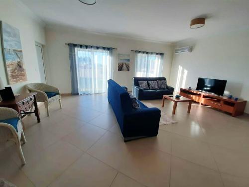 Spacious house in Aldeia dos Pinheiros with pool