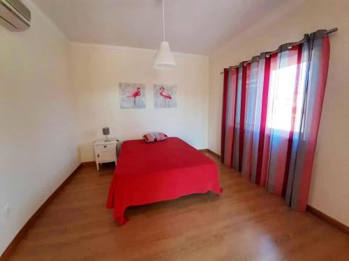 Spacious house in Aldeia dos Pinheiros with pool