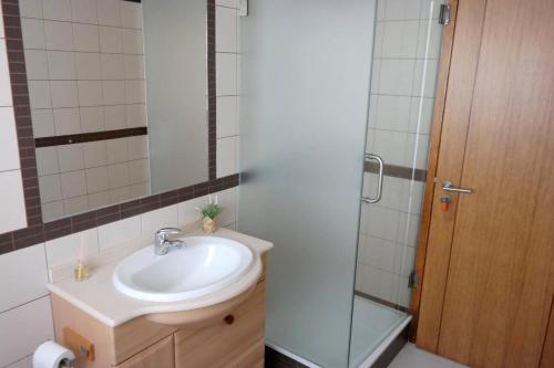 Spacious house in Aldeia dos Pinheiros with pool