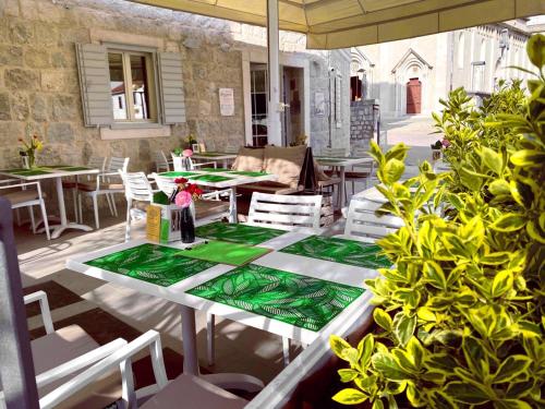 Létesítmények, Benjamin Hotel in Kastela