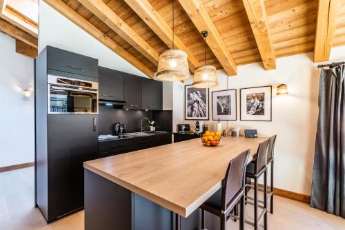 L'Atelier Argentière Chamonix - by EMERALD STAY - main image