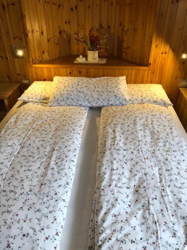 1 king bed, 1 sofa bed