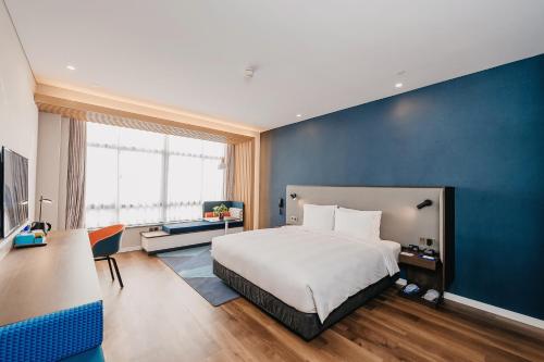 Holiday Inn Express Taizhou CMC, an IHG Hotel