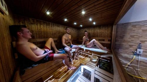 桑拿, Megálló Wellness Panzió (Megallo Wellness Panzio) in 米什科爾茨市中心