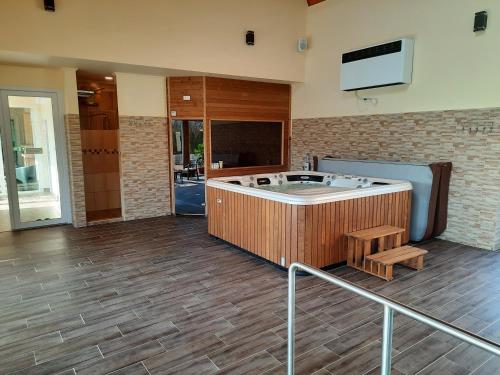 Megálló Wellness Panzió (Megallo Wellness Panzio) in 米什科爾茨市中心