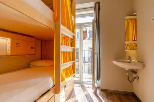 Yes Lisbon Hostel, Лиссабон (фото 11)