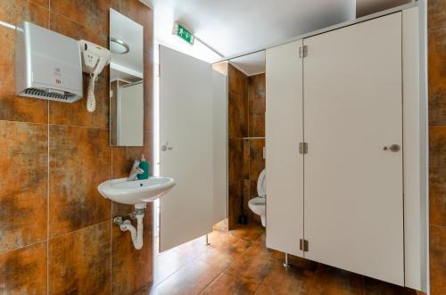 Yes Lisbon Hostel – Lisbon, NY