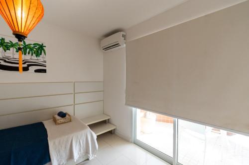 Omar do Rio: 2Qtos c/ Varanda, Vista e Piscina, Garagem, Sauna, Academia, Espaço Home Office, Sala de Cinema, em frente a Praia de Camboinhas + Internet 240mbps, no Condomínio Ocean Side (GMO 1153/207)