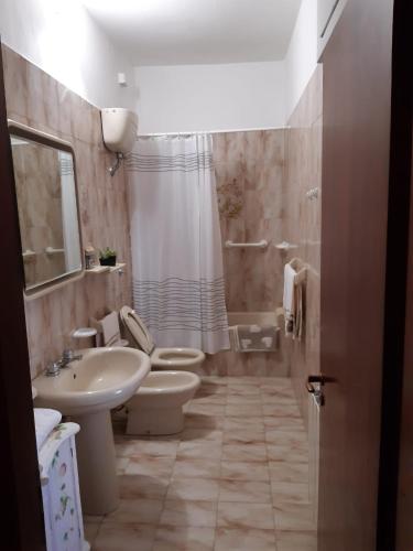 Bathroom, Small Flat in Turrivalignani