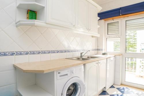 3 bedroom apartment in Oura Albufeira with amazing pool at walking distance to beach, strip and old 