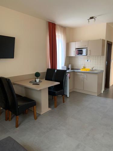 Balaton Apartmanház - image 2