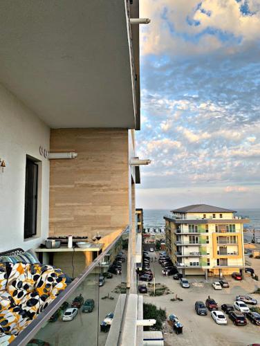 Yellow apartment Mamaia Nord