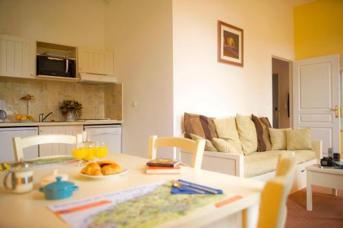 厨房, 古利亚翁弗勒尔埃特尔塔酒店 (Residence Goelia Les Portes d'Etretat) in 曼尼克维尔