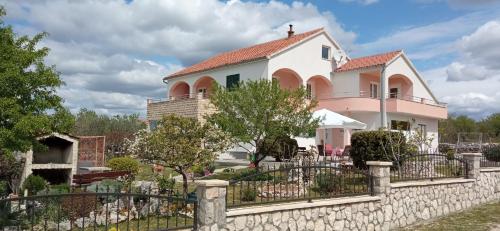  Apartment Ariela, Pension in Skradin