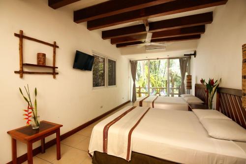 2 twin beds