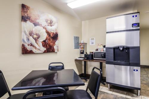 GuestHouse Inn & Suites Montesano - 식음료(F&B)