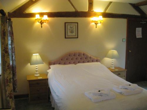 2 twin beds