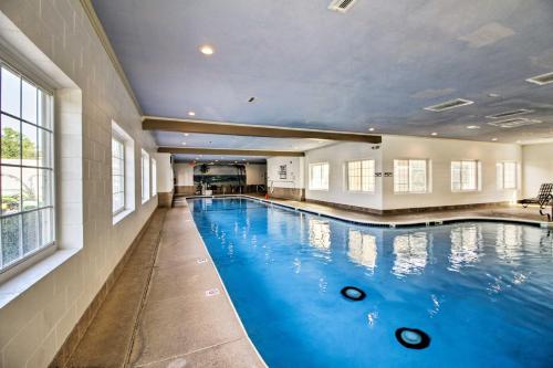 Branson Family Resort Condo with Indoor Pool and Patio