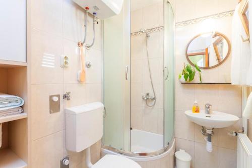 Apartments and rooms with WiFi Makarska - 11063 - main image