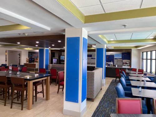 Holiday Inn Express Hotel & Suites Jacksonville-Blount Island By IHG - 식음료(F&B)