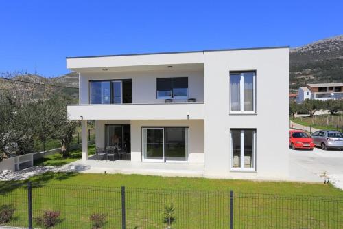Apartments with a parking space Kastel Stari Kastela - 18115