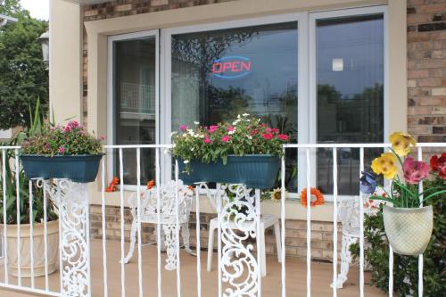 River Road Motel - image 12
