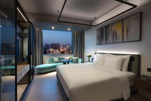 room detail thumbnail 1