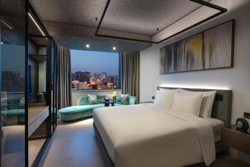 room detail thumbnail 1
