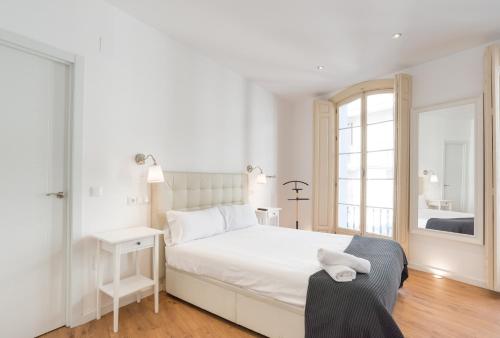 Urbe10 Plaza de la Constitucion 1 Bedroom Apartment - image 5