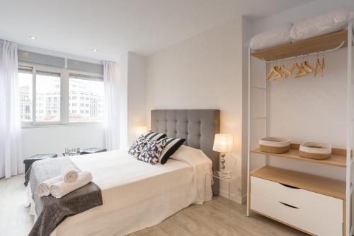 Urbe10 Angel Ganivet 2 Bedrooms Apartment - image 10