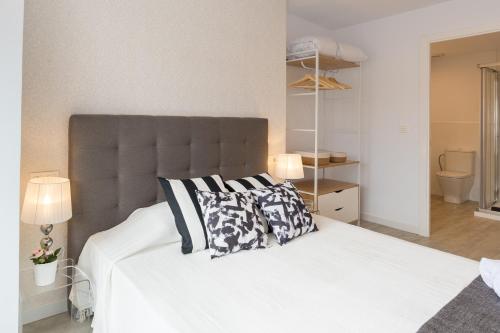 Urbe10 Angel Ganivet 2 Bedrooms Apartment - image 14