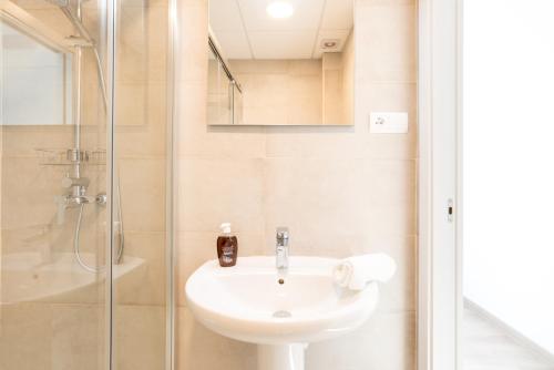 Urbe10 Atarazanas 2 Bedrooms Apartment - image 8