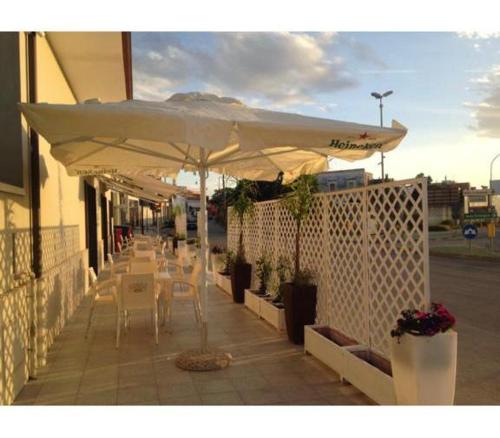 MO Affittacamere-Tavola Calda-Caffetteria in Monteiasi