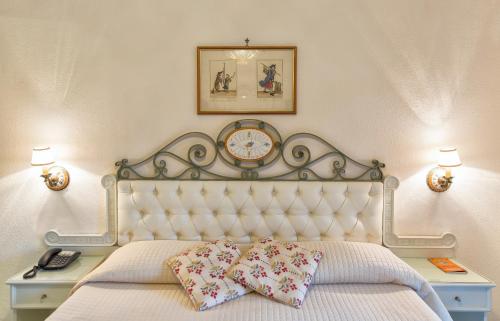 Double or Twin Room image 5
