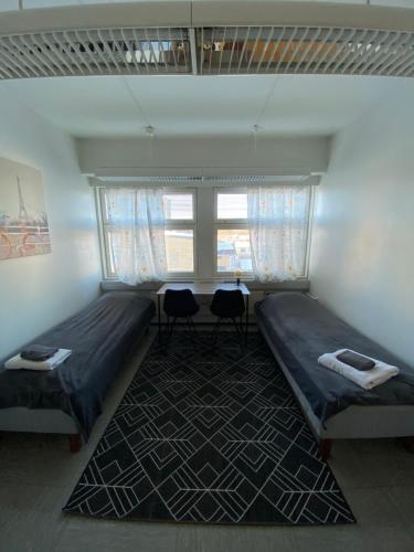 2 twin beds
