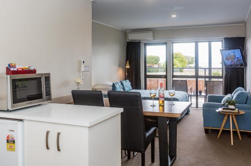 Le Chalet Suisse Motel Taupo - image 2