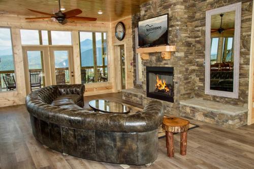 Mansion In The Sky Cabin - image 14