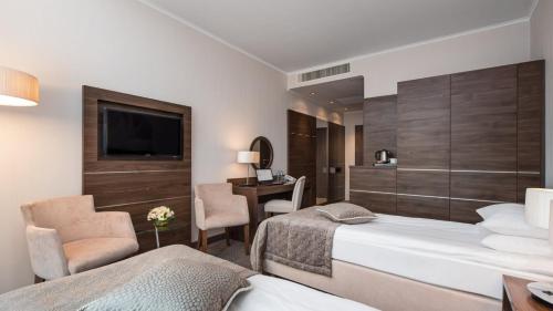 3 twin beds