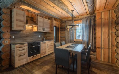 Küche, Wilderness Hotel Nellim & Igloos in Inari