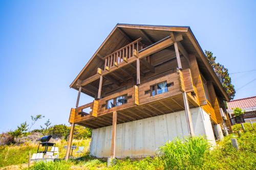 Awaji Seaside Log house in Goshiki