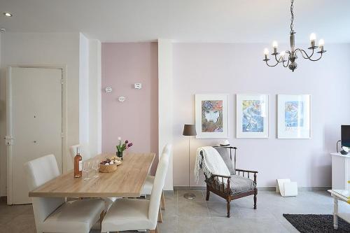 Sunlight Properties - L'Artiste - Old Town - By sea - main image