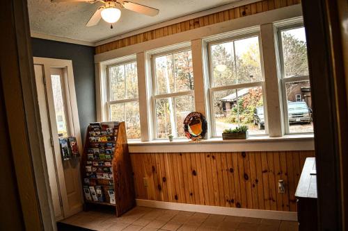 Brook Road Inn - image 9