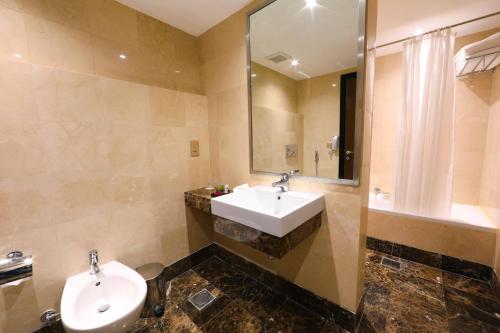Kylpyhuone, Number One Tower Suites Hotel in Sheikh Zayed Road